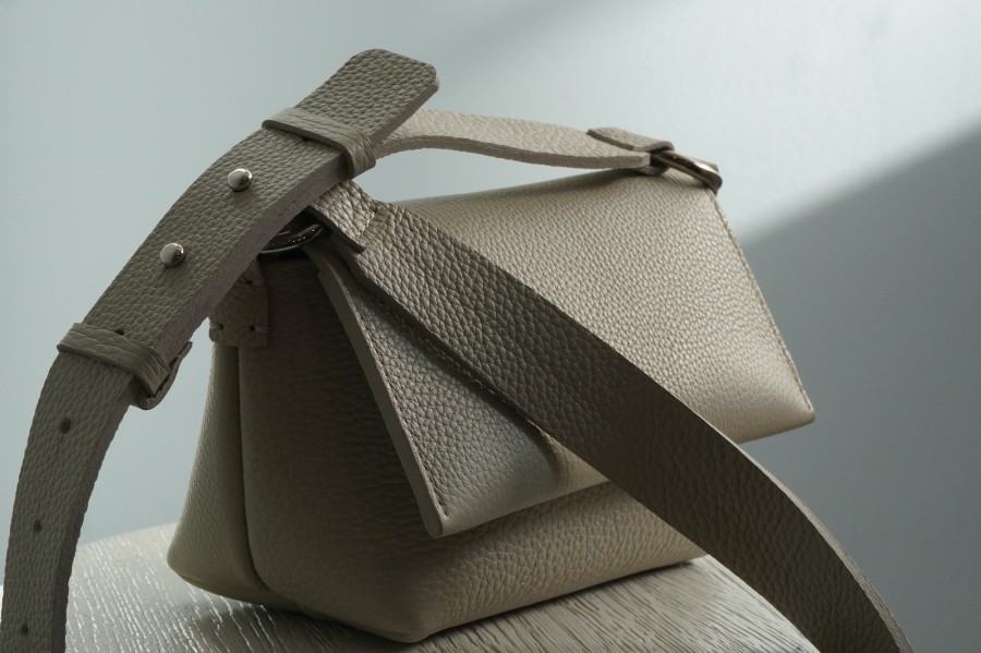 LEMANE. RANKINĖ smėlio