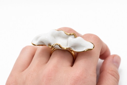 maži dalykai. balto porceliano žiedas