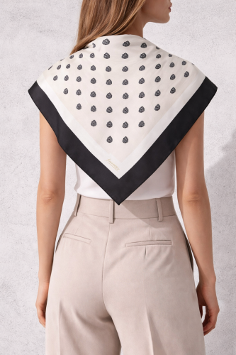 Financier. Šilkinė skarelė Pearl