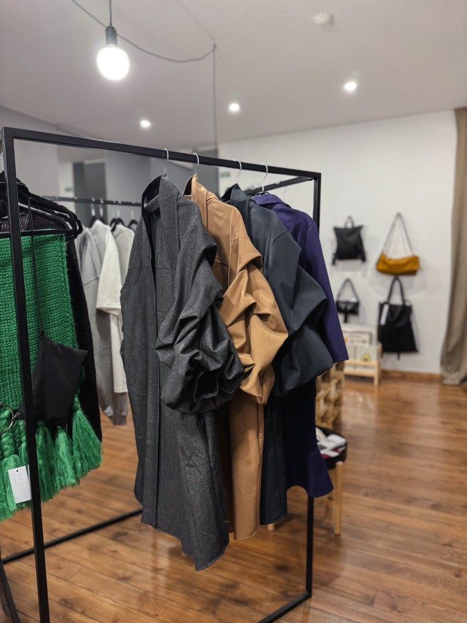 Go Mante. suknelė rusva