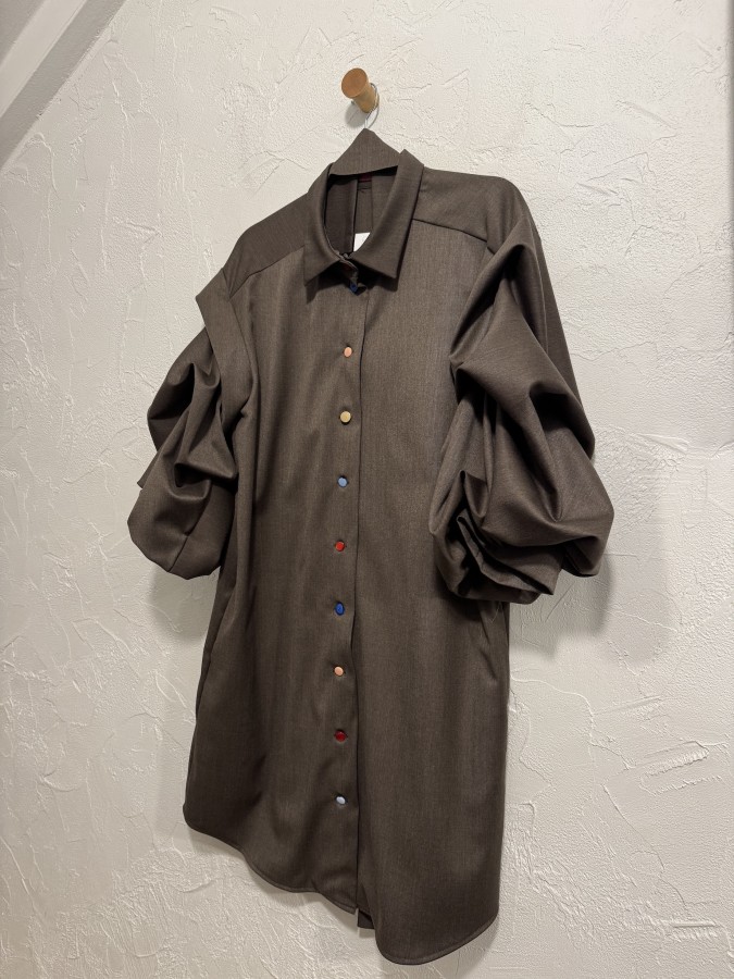 Go Mante. suknelė rusva