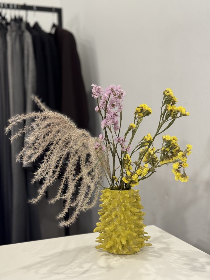 Justina Česnauskaitė. keramikos vazelė šakotis 