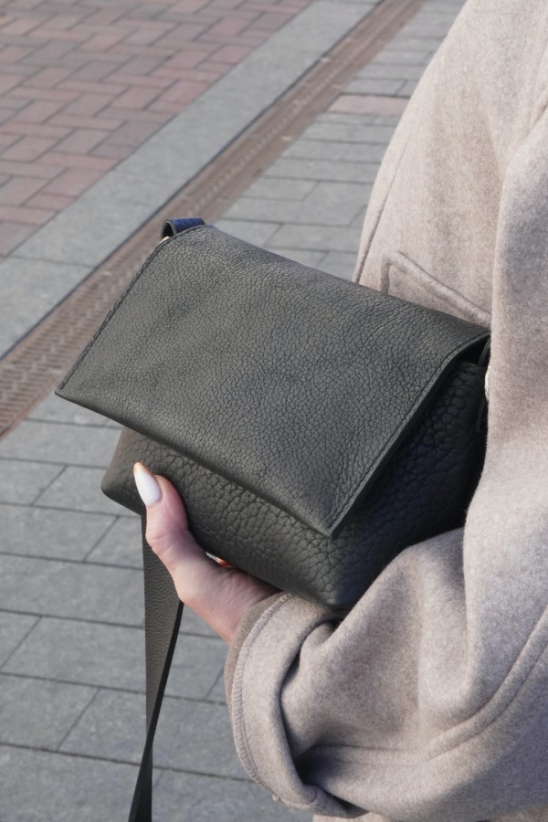 LEMANE. RANKINĖ juoda