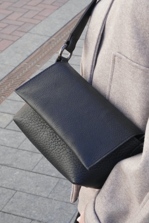 LEMANE. RANKINĖ juoda