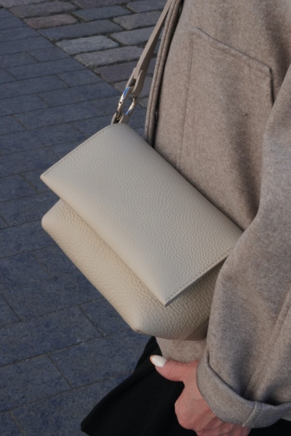 LEMANE. RANKINĖ smėlio