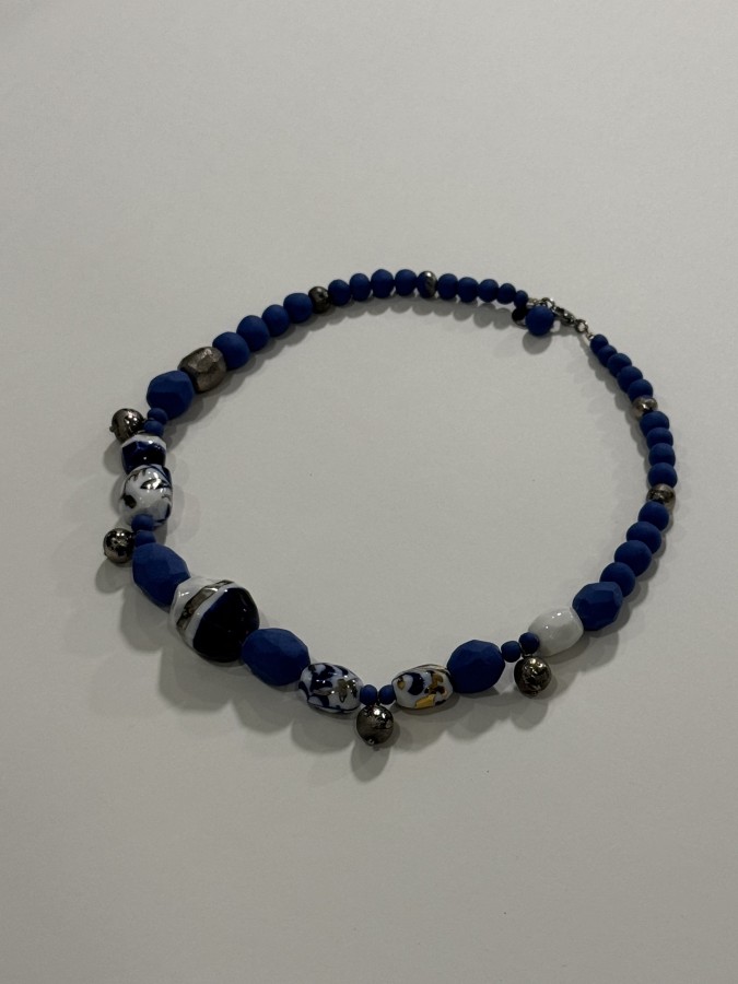 Maži dalykai.  porceliano kaklo papuošalas