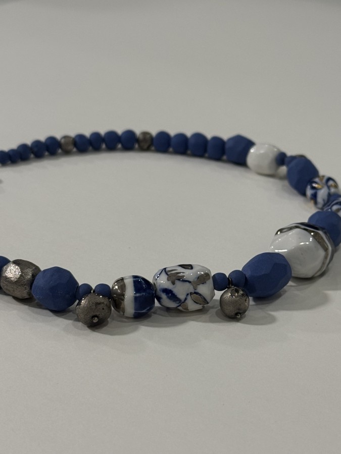 Maži dalykai.  porceliano kaklo papuošalas