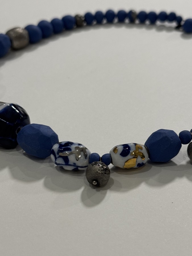 Maži dalykai.  porceliano kaklo papuošalas