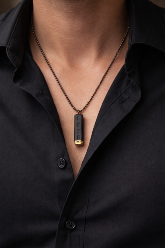 Maži dalykai. Juodo porceliano unisex pakabukas "Tavo sėkmės kodas" 