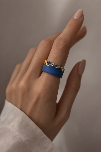 Maži dalykai. Mėlynas porcelianinis žiedas AUKSINĖ BANGA