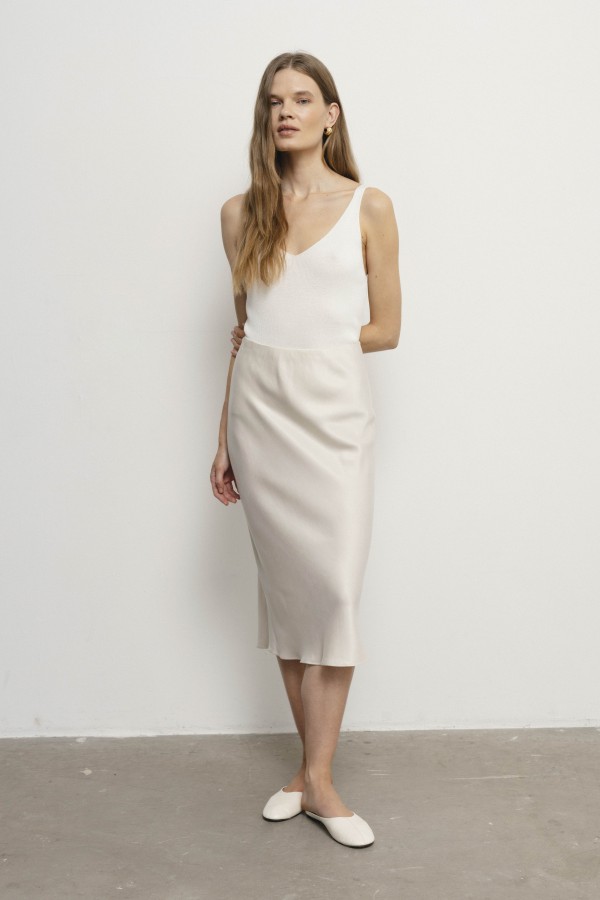 Robi agnes. ISABELLE SIJONAS  Ivory