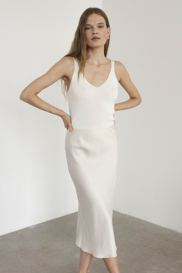 Robi agnes. ISABELLE SIJONAS  Ivory