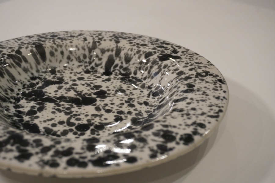 Terra Touch. black dots Lėkštė