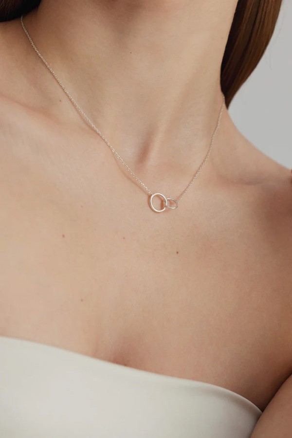 adele notes. FORM GRANDINĖLĖ SU DVIEM SUNERTAIS ŽIEDAIS