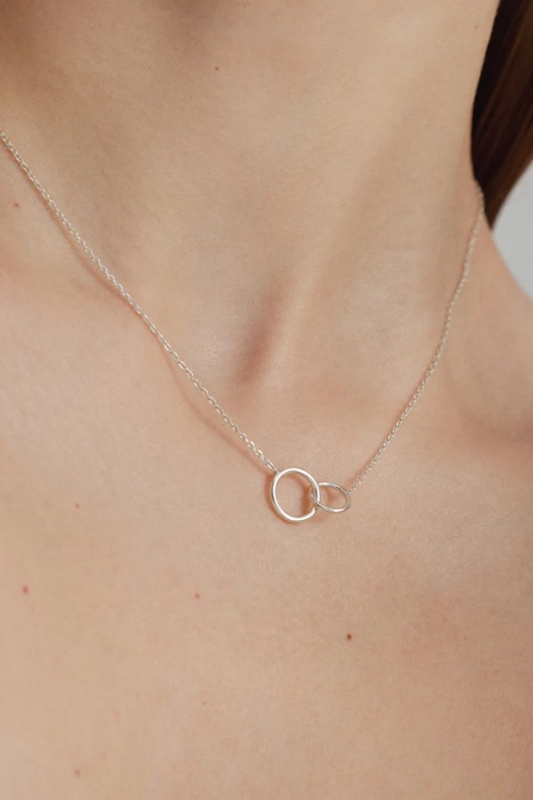 adele notes. FORM GRANDINĖLĖ SU DVIEM SUNERTAIS ŽIEDAIS