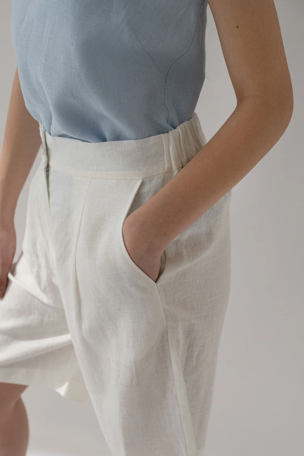 amber linen. Klasikiniai lininiai šortai Jakarta