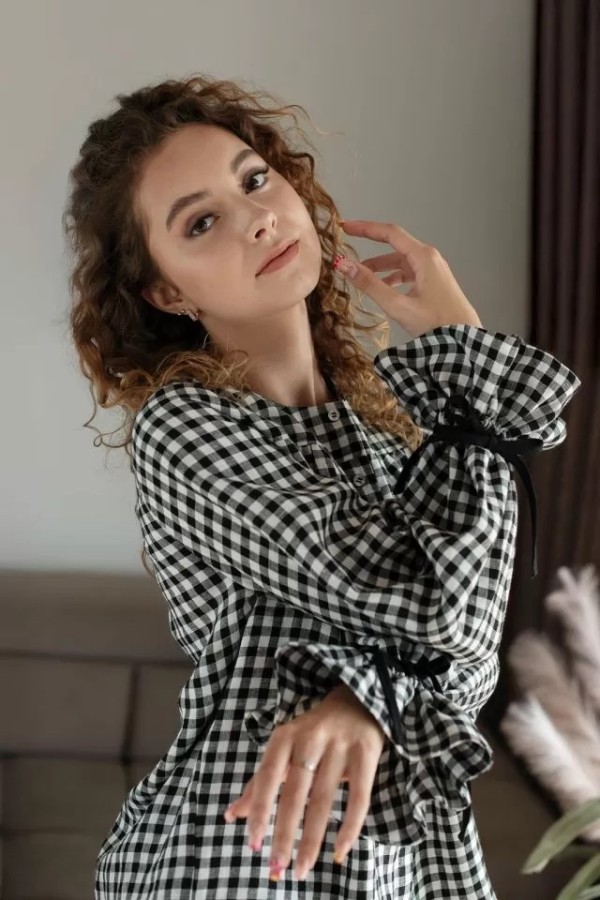 amber linen. VICTORIA Juodai balta languota lininė palaidinė