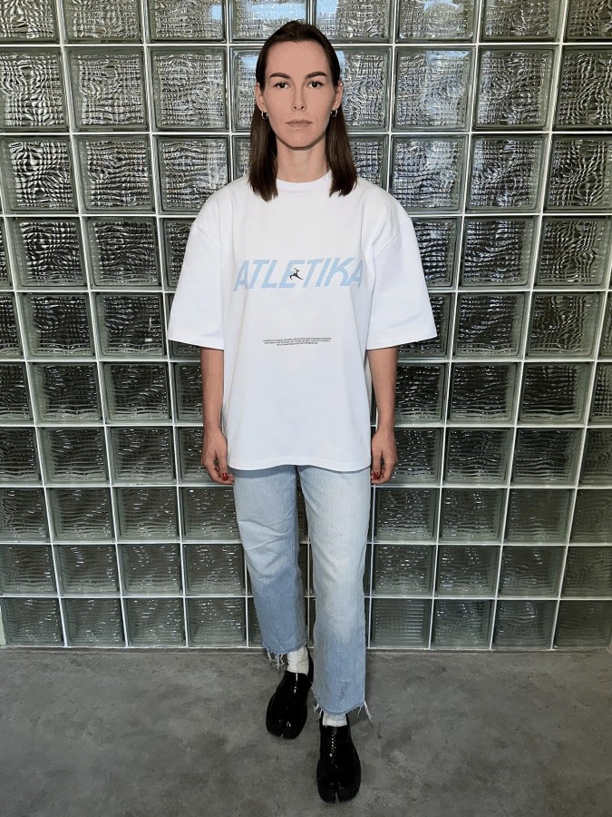 atletika. unisex balti melsvi marškinėliai