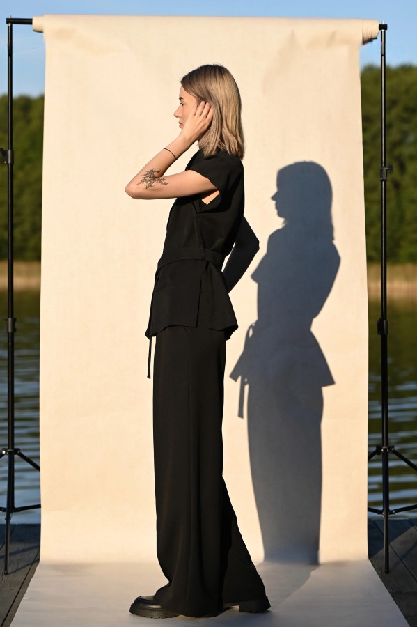 BAGOTA. JUODOS KELNĖS