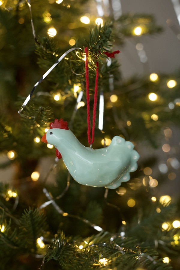 cute little things. Kalėdinė dekoracija vištytė