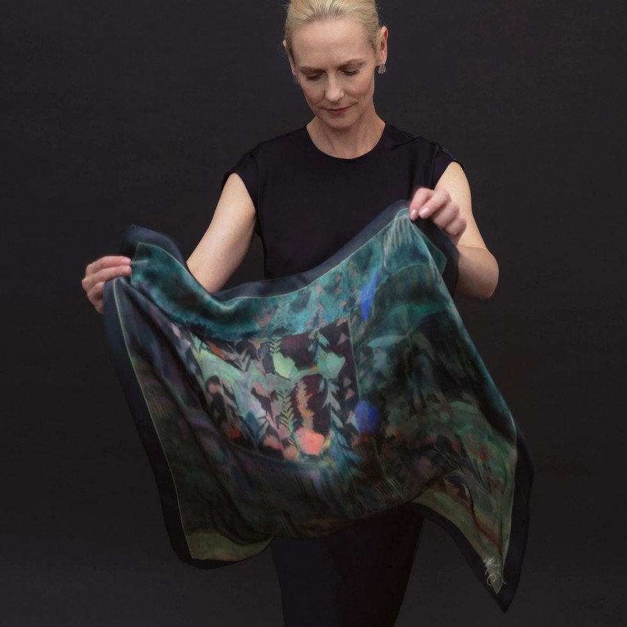 DONUM. Šilkinė skarelė Fantazija 68x68 DONUM. Šilkinė skarelė Fantazija 68x68