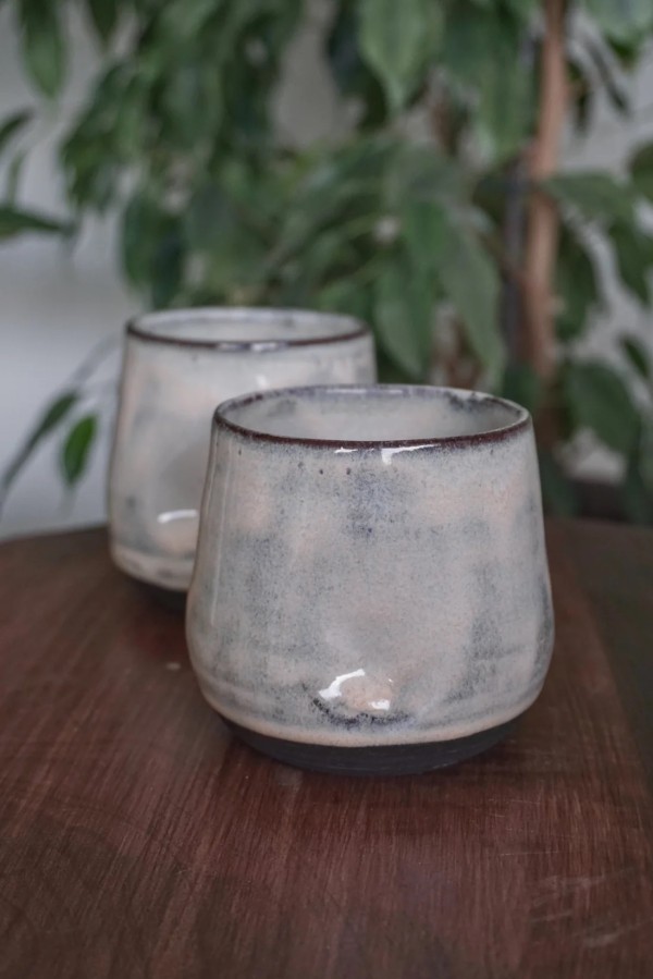 DOVI Designs. EMBER puodelis su įspaudais vidutinis DOVI Designs. EMBER puodelis su įspaudais vidutinis