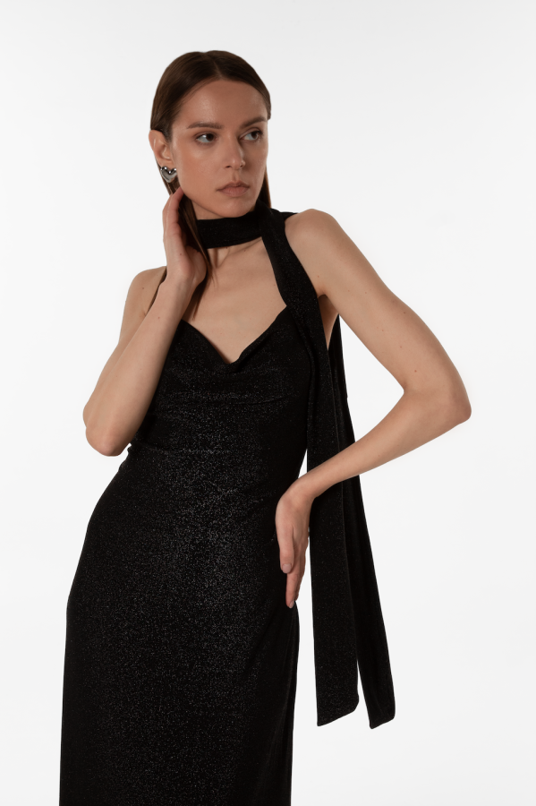 dzen. Suknelė su petnešėlėmis