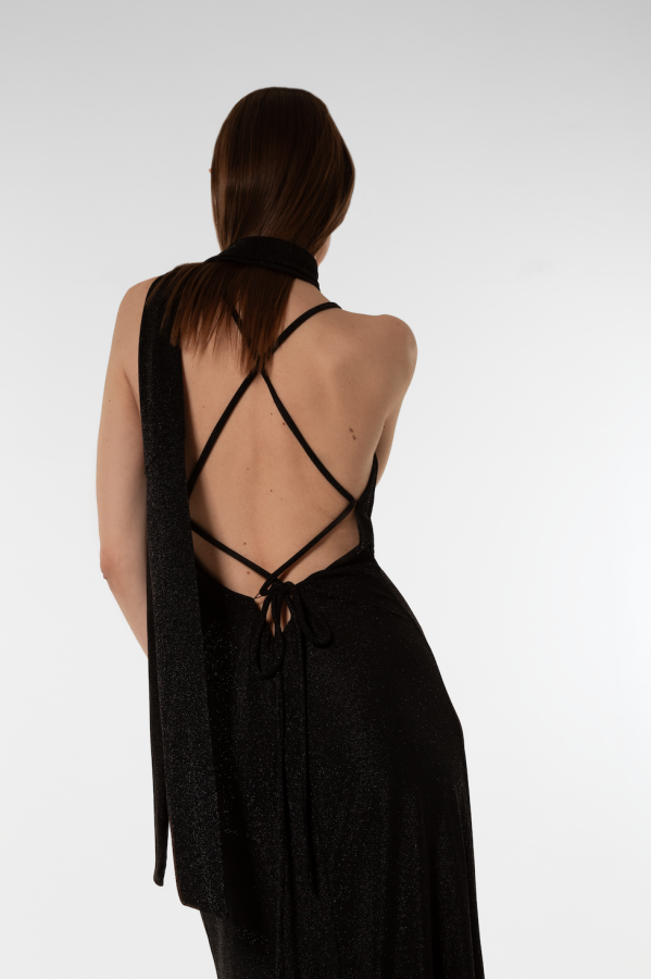 dzen. Suknelė su petnešėlėmis