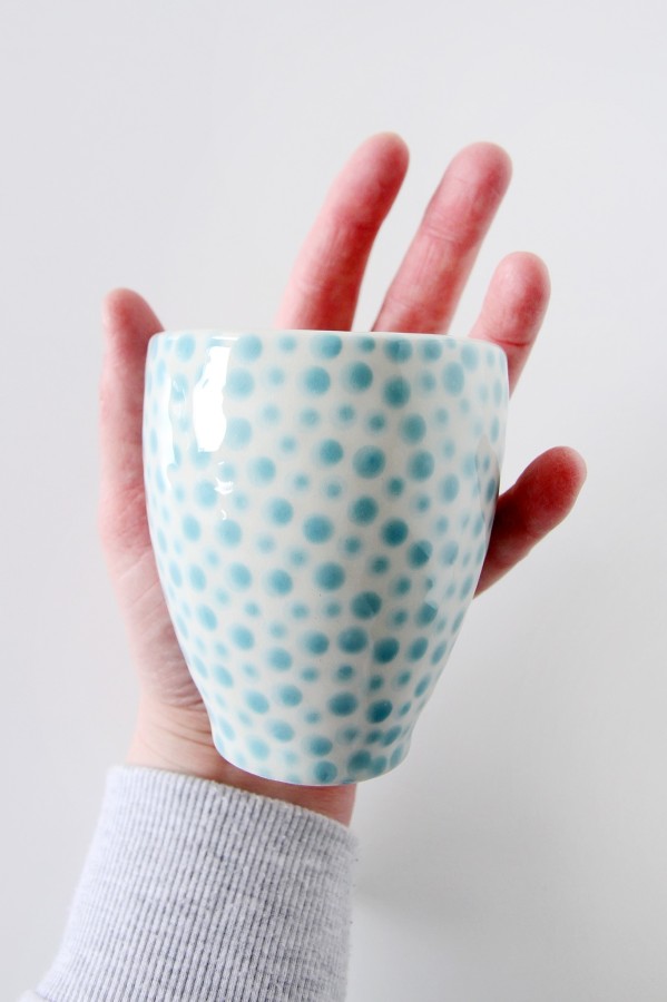 ERNESTA CERAMICS. mažesni spalvoti puodeliai