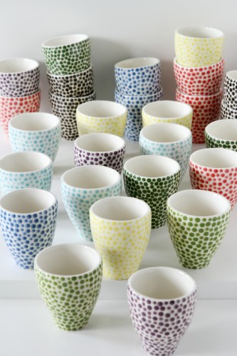 ERNESTA CERAMICS. mažesni spalvoti puodeliai