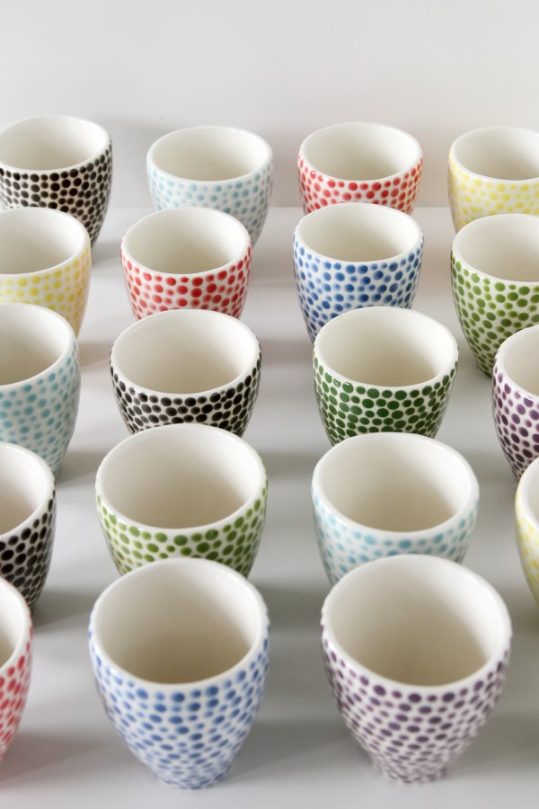 ERNESTA CERAMICS. mažesni spalvoti puodeliai