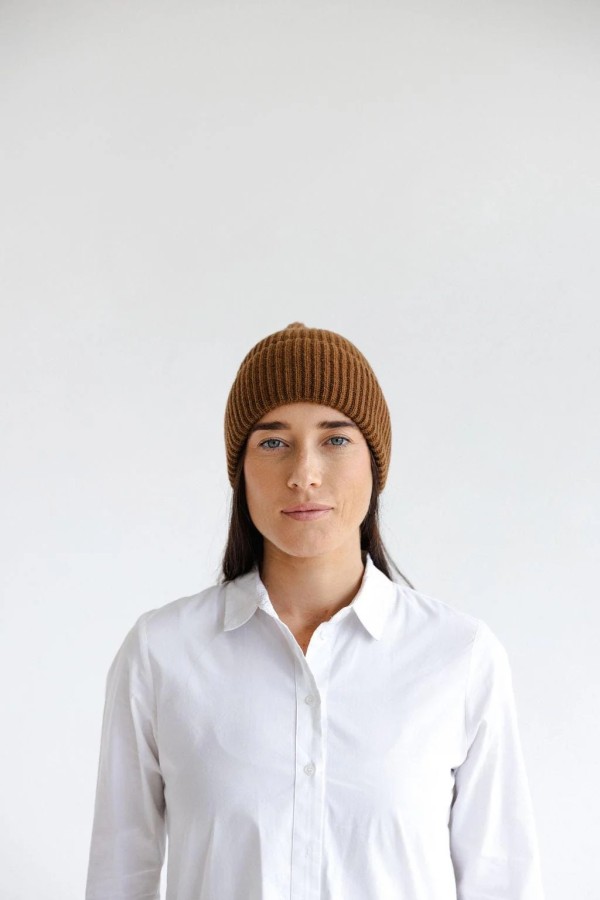 knoto. merino vilnos moteriška ruda kepurė