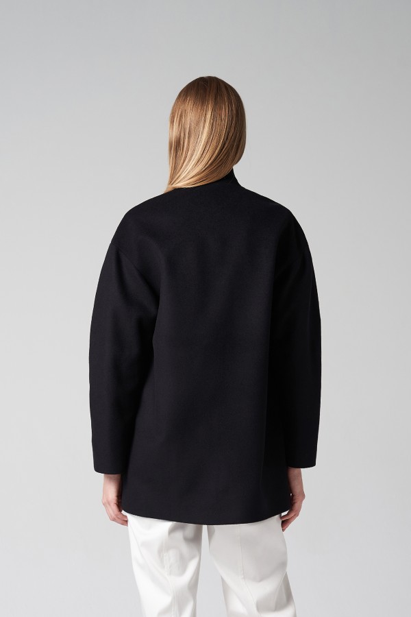 IT F. JUODAS PUSPALTIS