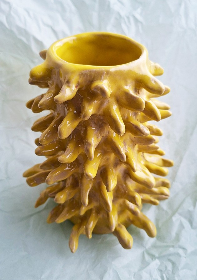 Justina Česnauskaitė. keramikos vazelė šakotis 