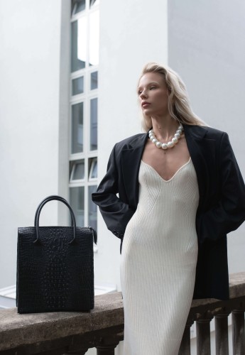 kartu. Rankinė Cinamonas  juodas roplys