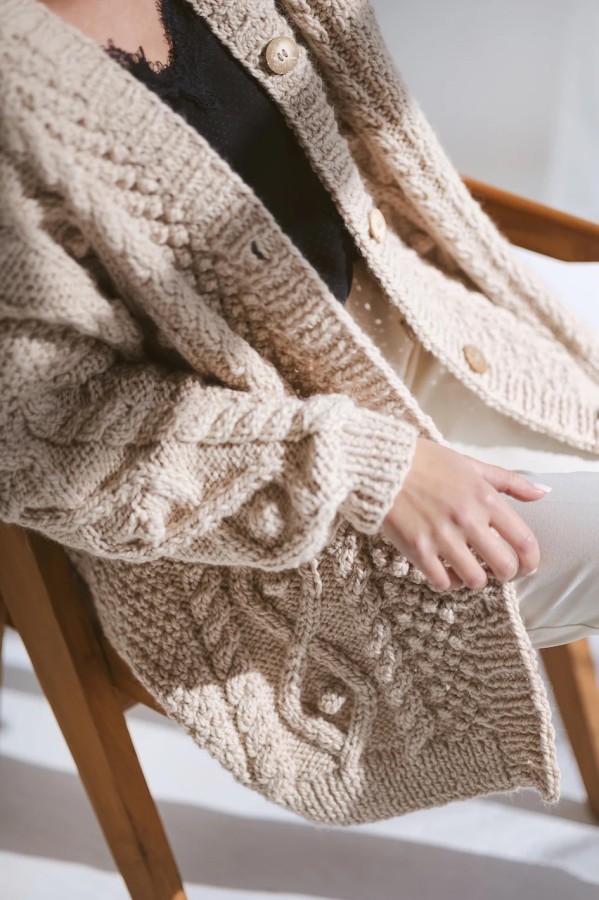 Knoto. Kardiganas su pynem 