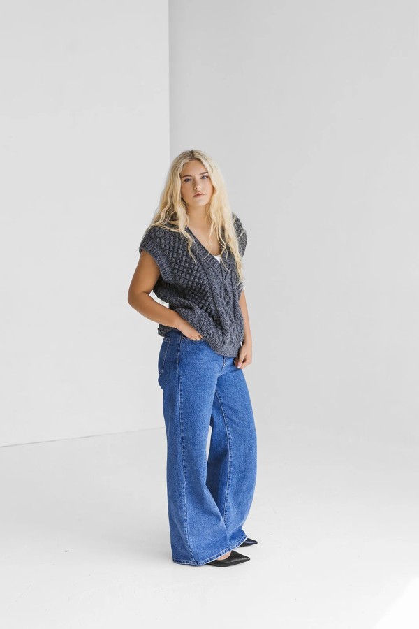 knoto. liemenė pilka