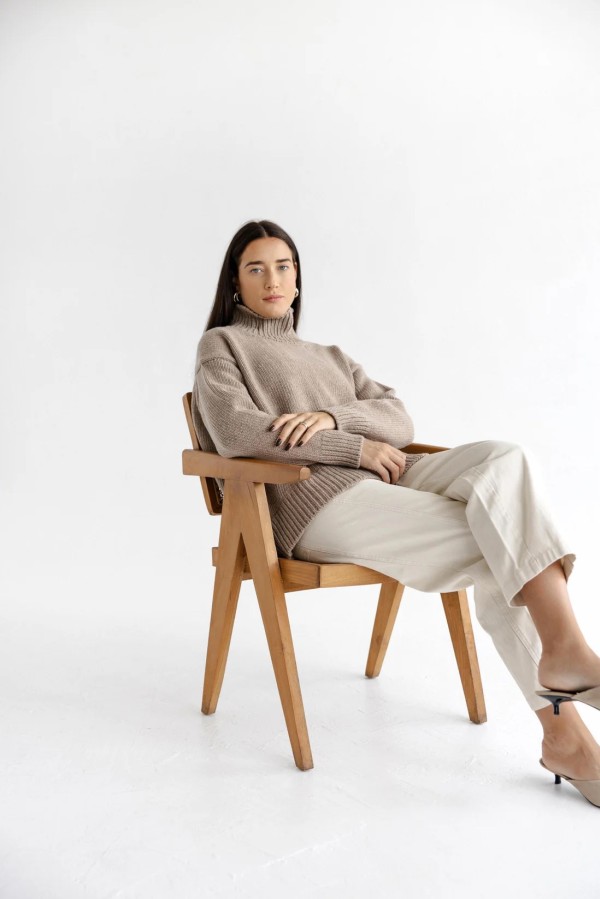 knoto. Megztinis aukštu kaklu 