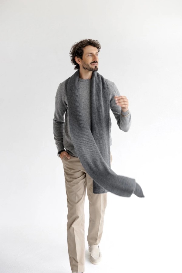 KNOTO. merino vilnos unisex pilkas šalikas KNOTO. merino vilnos unisex pilkas šalikas