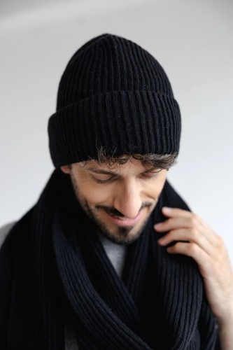 knoto. merino vilnos vyriška juoda kepurė