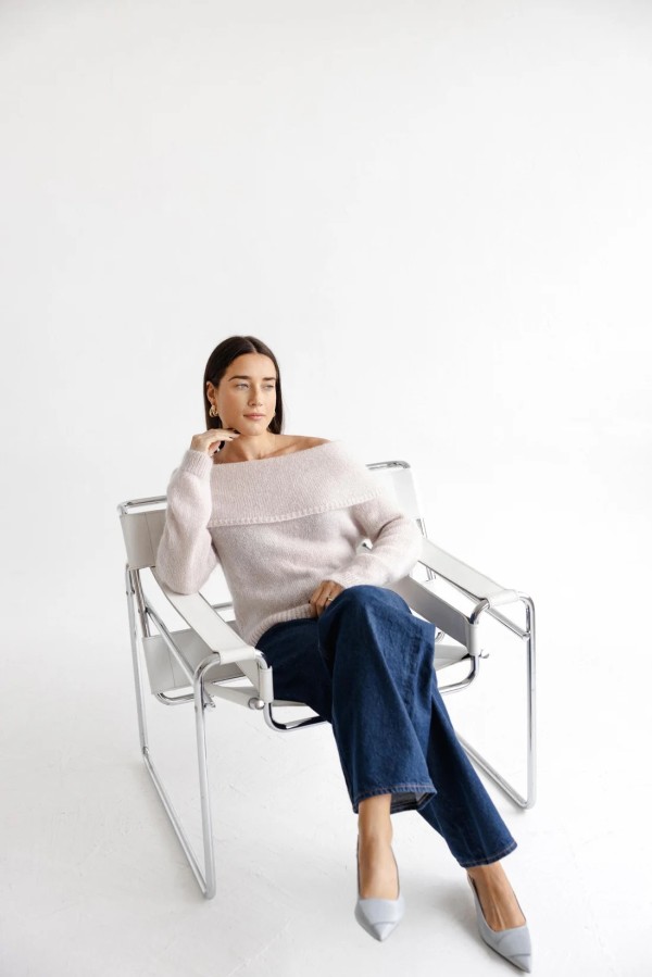 knoto. moherinis megztinis nuleistų pečių 