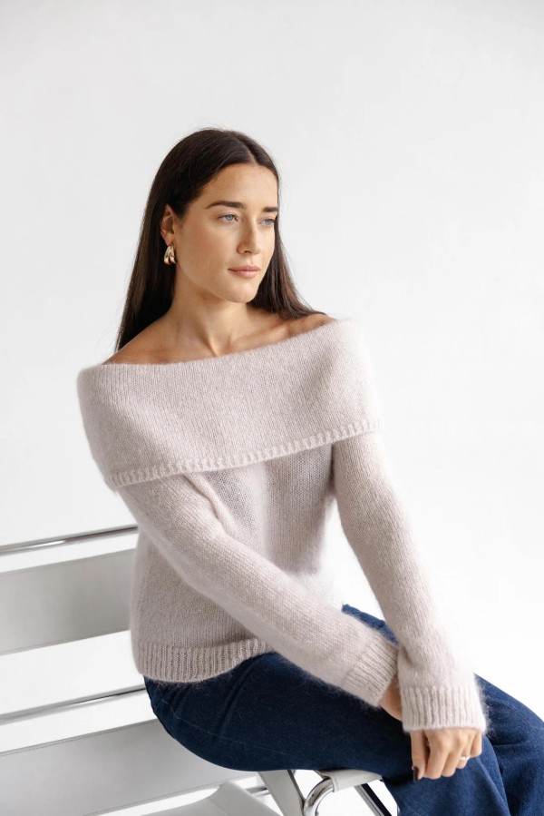 knoto. moherinis megztinis nuleistų pečių 