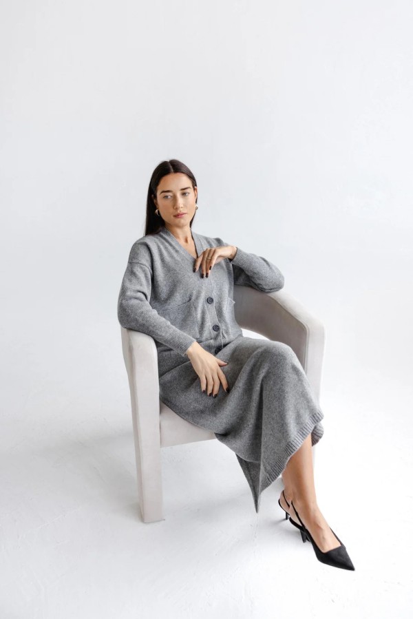 Knoto. pilkas megztas sijonas Knoto. pilkas megztas sijonas