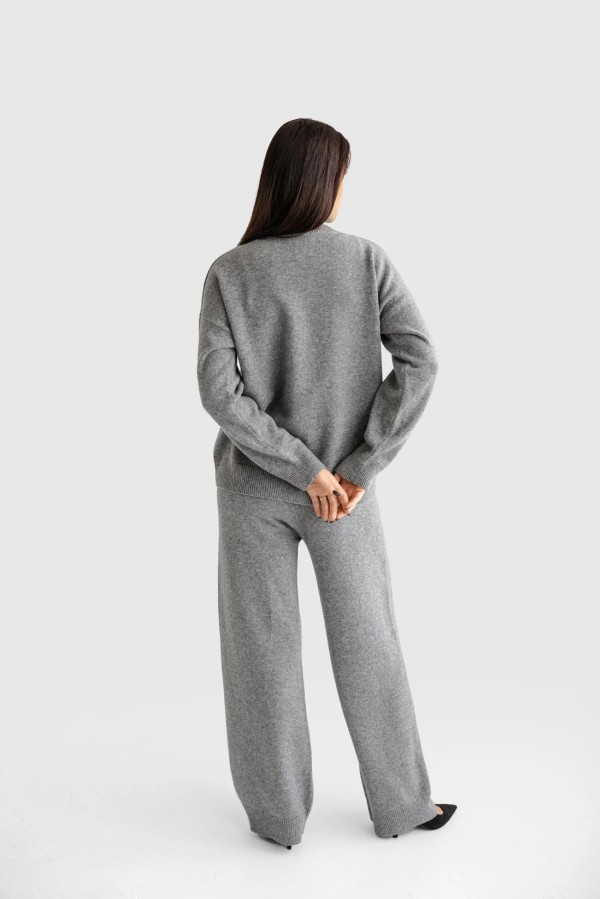 knoto. pilkas merino vilnos megztinis