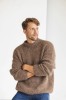 knoto. Vyriškas aplakos kreminis megztinis