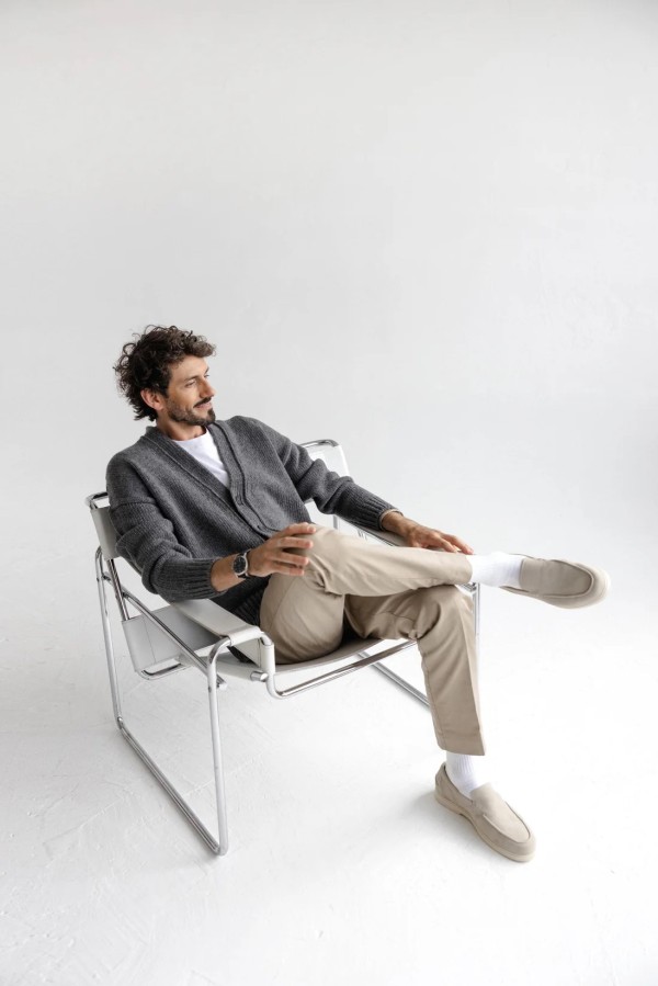 knoto. vyriškas pilkas merino vilnos megztinis knoto. vyriškas pilkas merino vilnos megztinis