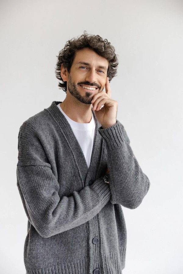 knoto. vyriškas pilkas merino vilnos megztinis knoto. vyriškas pilkas merino vilnos megztinis