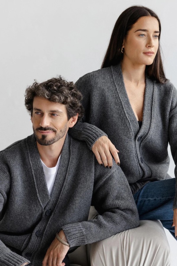 knoto. vyriškas pilkas merino vilnos megztinis knoto. vyriškas pilkas merino vilnos megztinis