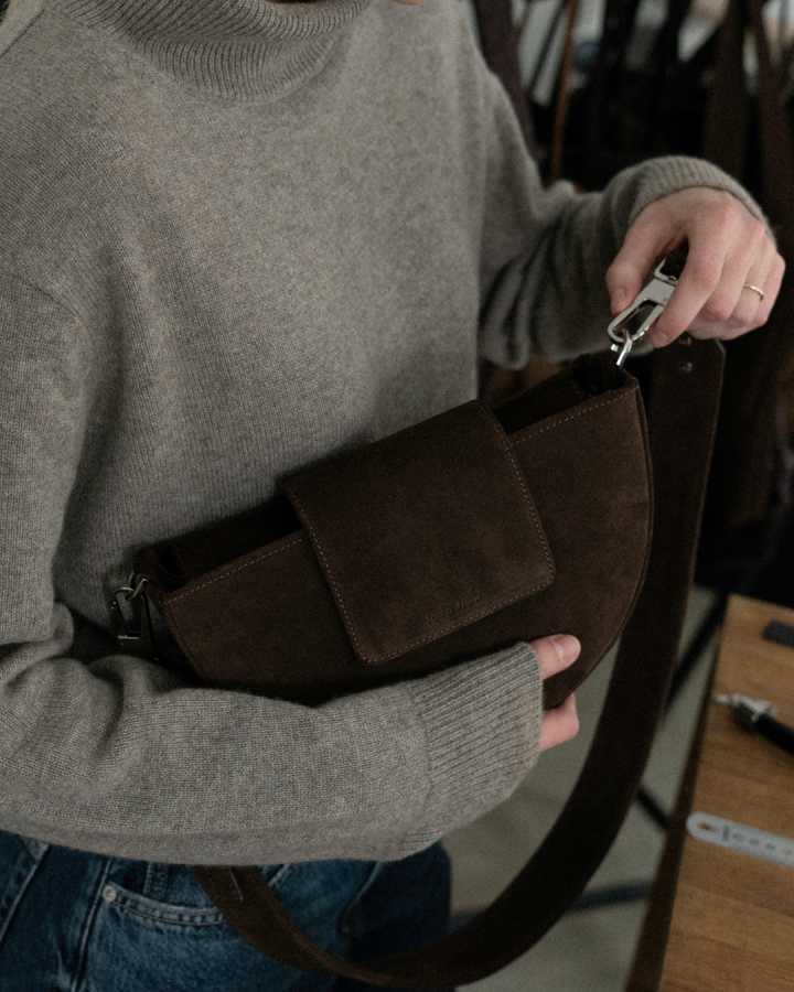 lava flow. Rankinė Raja