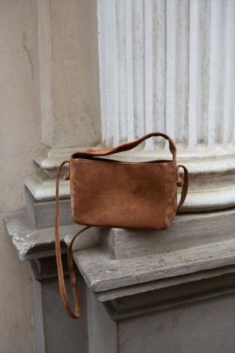 Lava flow. Rankinė Meru